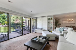 Cocktails & Dreams - Ground Level Abbey Villa Corner Condo - 2 Patios - Pool- Natural Lighting - Updated